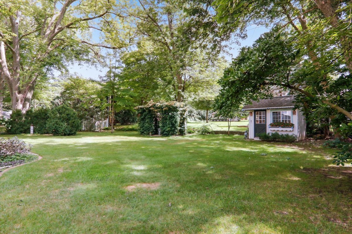 17 Sunset Road, Bloomington, IL 61701