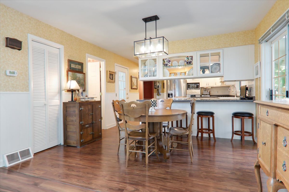 17 Sunset Road, Bloomington, IL 61701