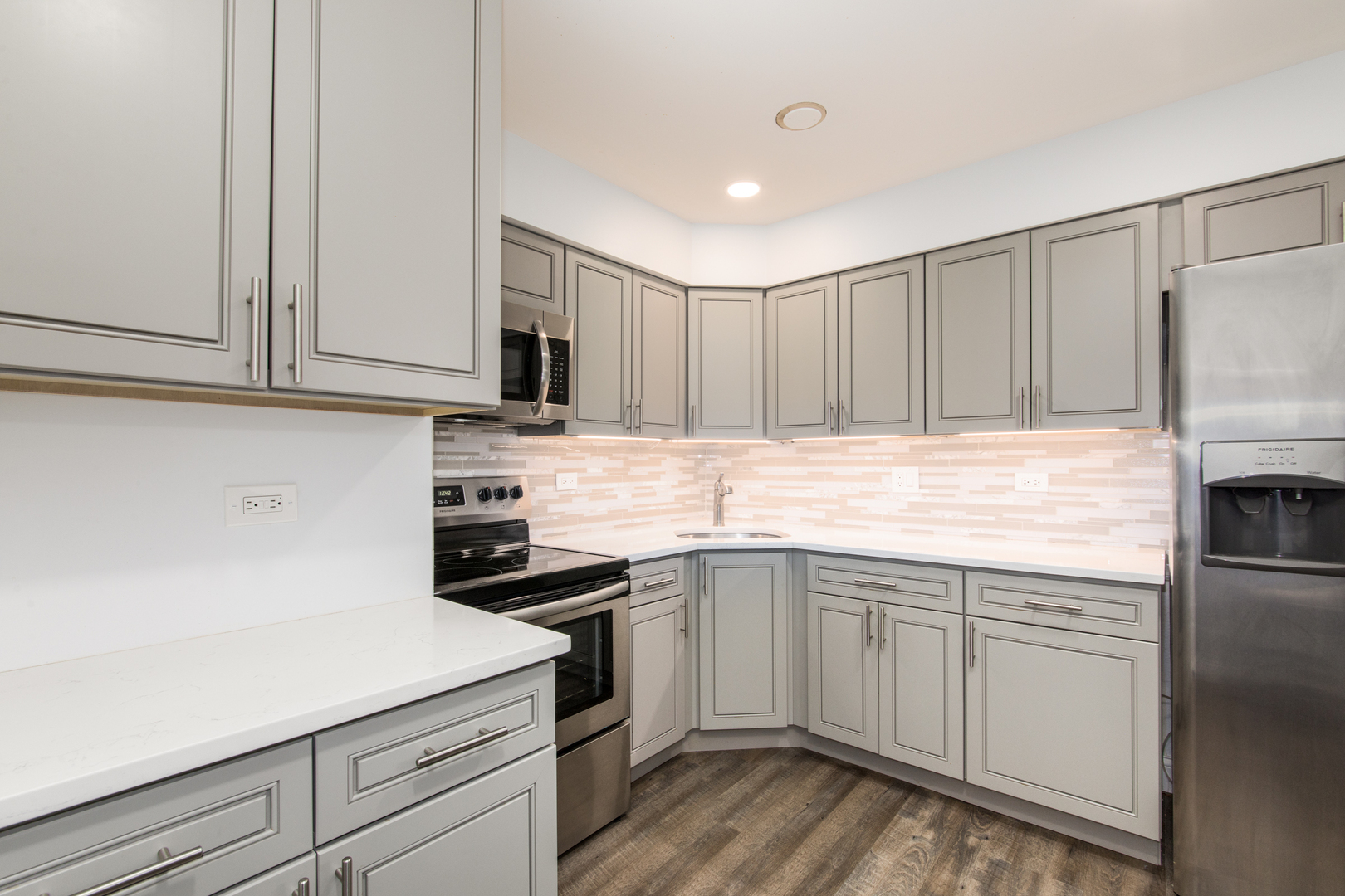 9395 Landings Lane #302, Des Plaines, IL 60016