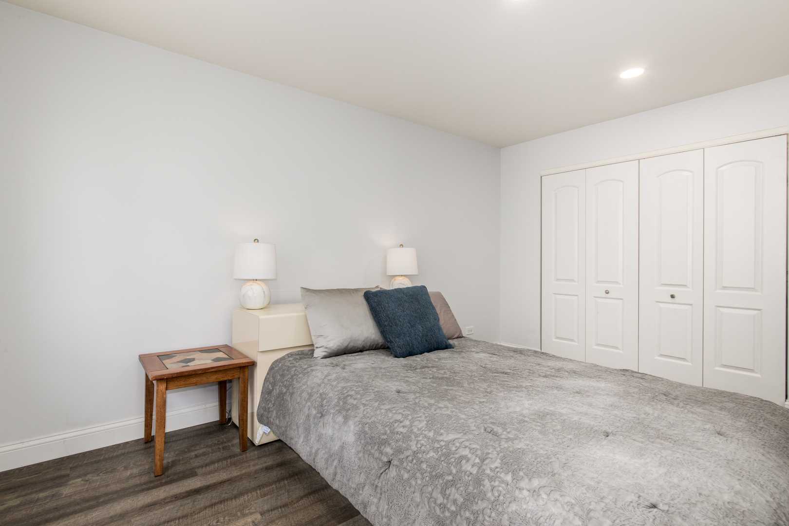 9395 Landings Lane #302, Des Plaines, IL 60016