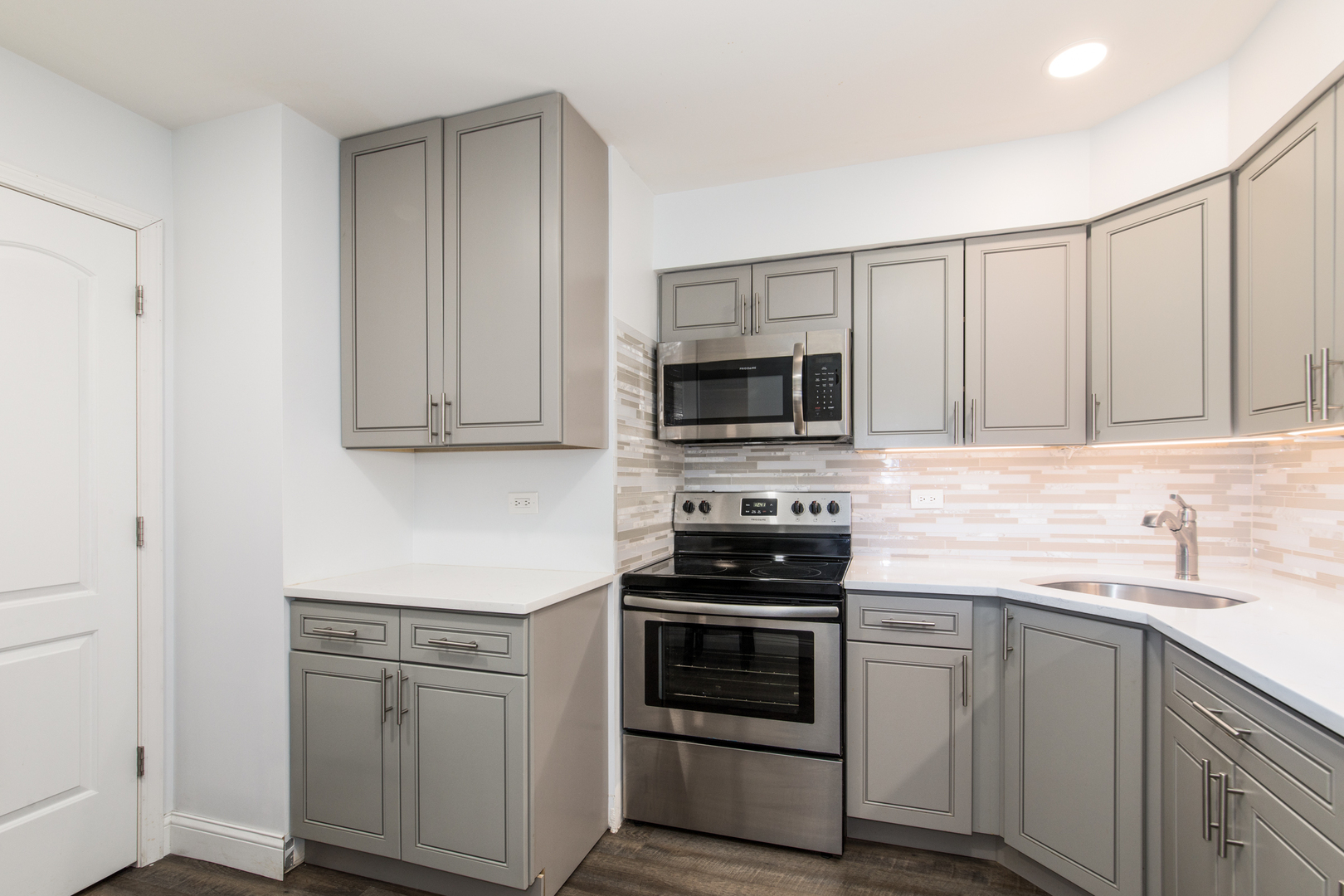 9395 Landings Lane #302, Des Plaines, IL 60016