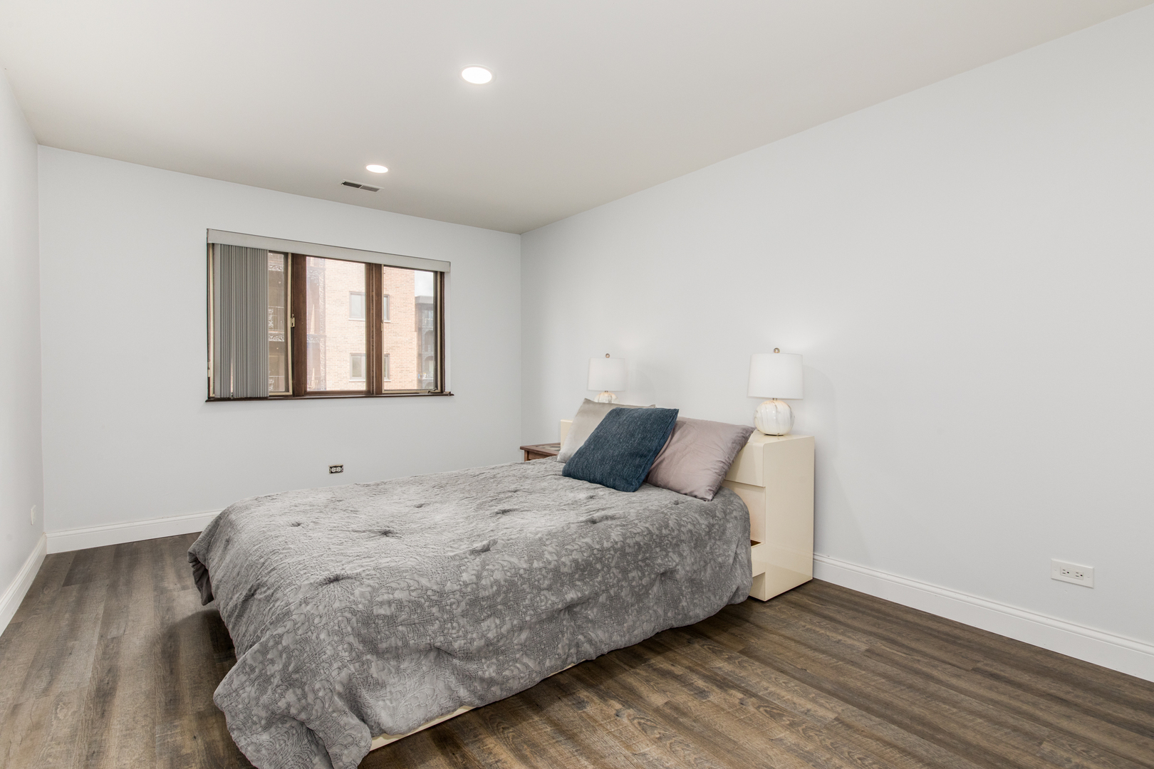 9395 Landings Lane #302, Des Plaines, IL 60016