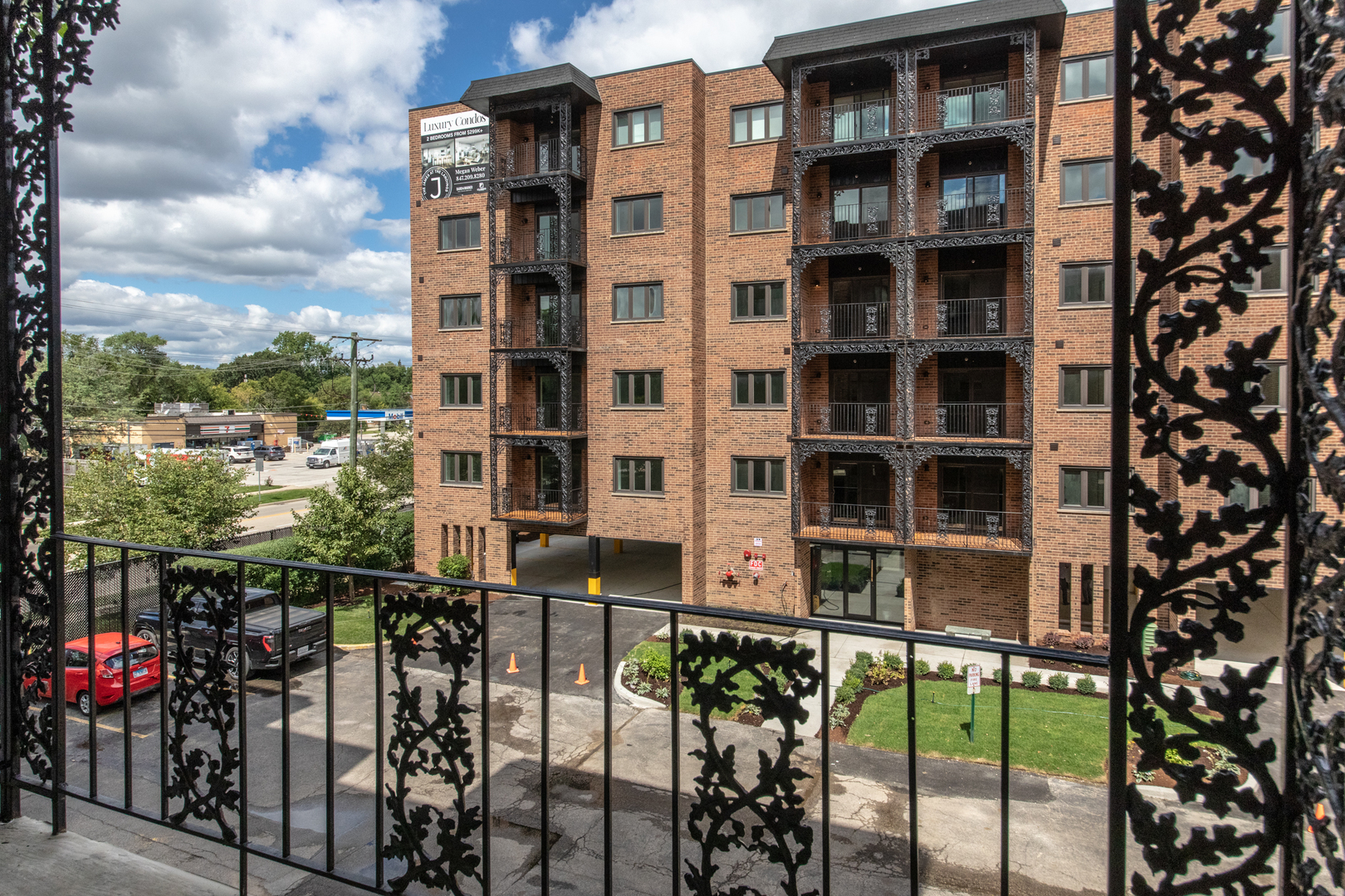 9395 Landings Lane #302, Des Plaines, IL 60016