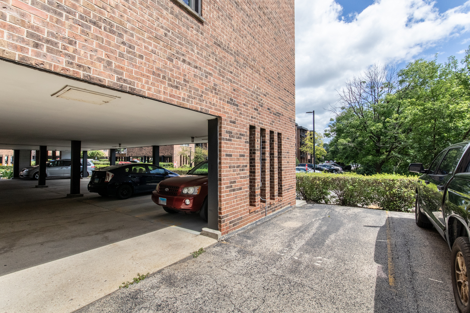 9395 Landings Lane #302, Des Plaines, IL 60016