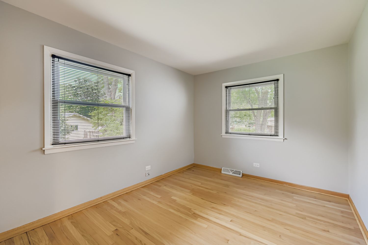 5904 Elm Street, Lisle, IL 60532