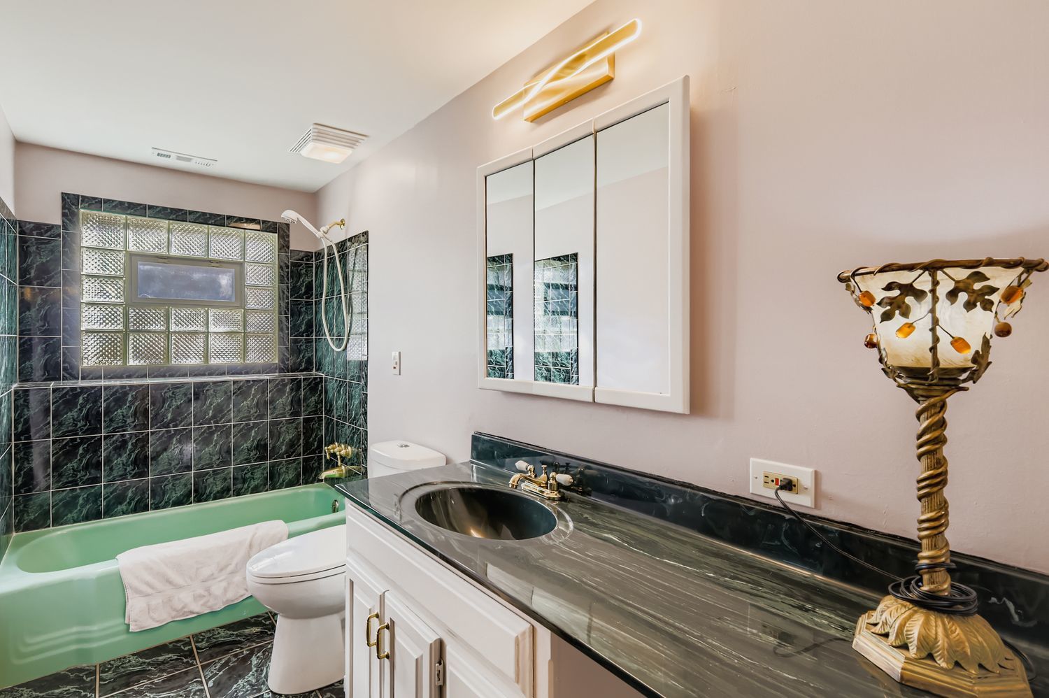 5904 Elm Street, Lisle, IL 60532