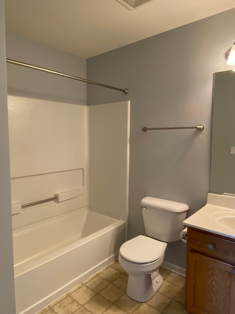 201 Springbrook Trail, Oswego, IL 60543