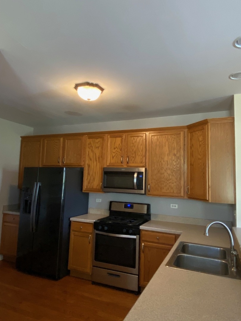 201 Springbrook Trail, Oswego, IL 60543