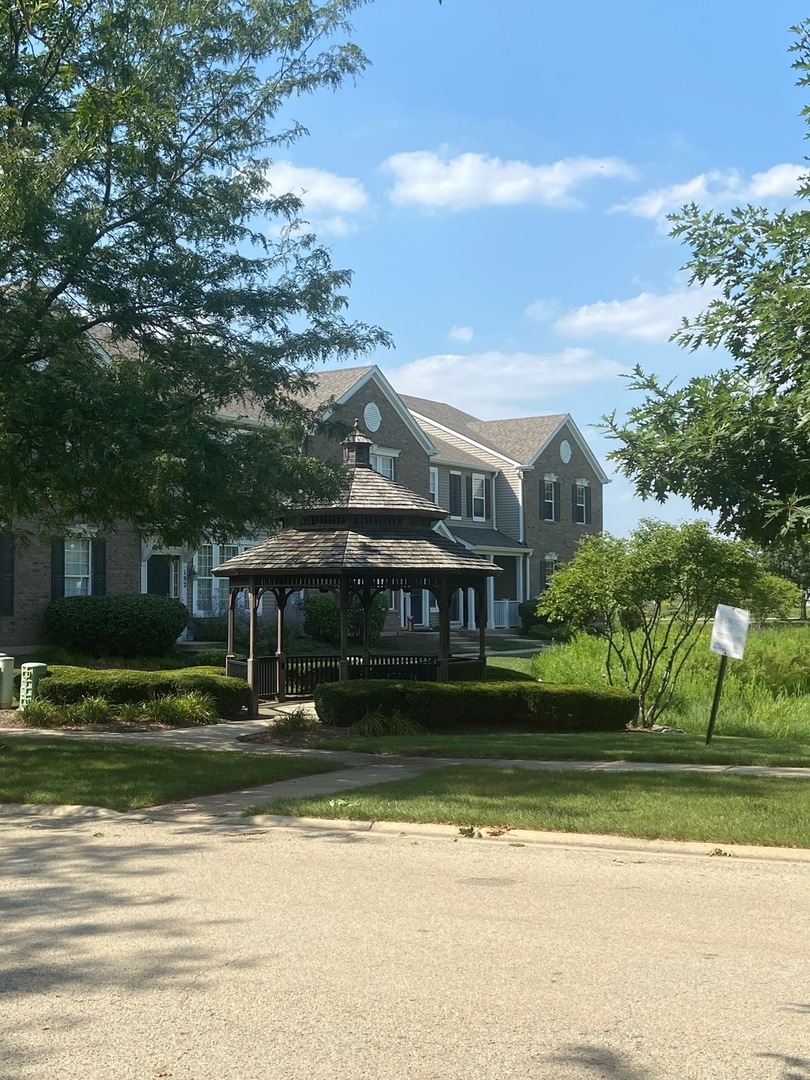 201 Springbrook Trail, Oswego, IL 60543