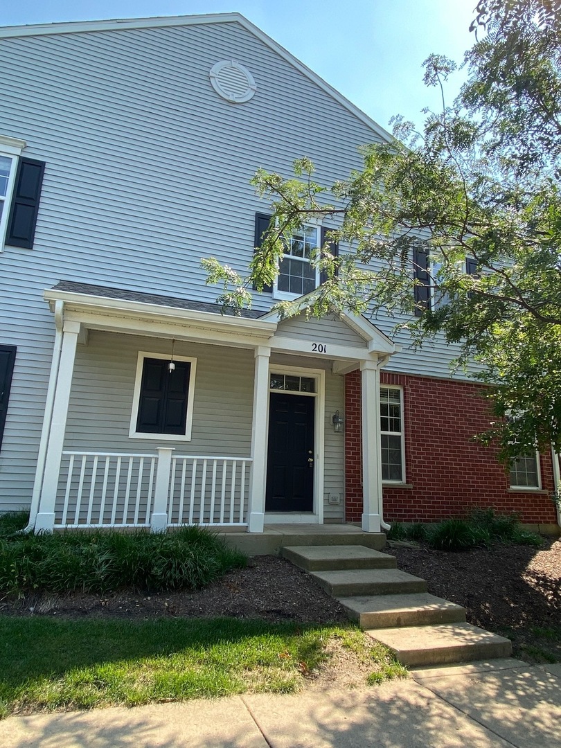 201 Springbrook Trail, Oswego, IL 60543