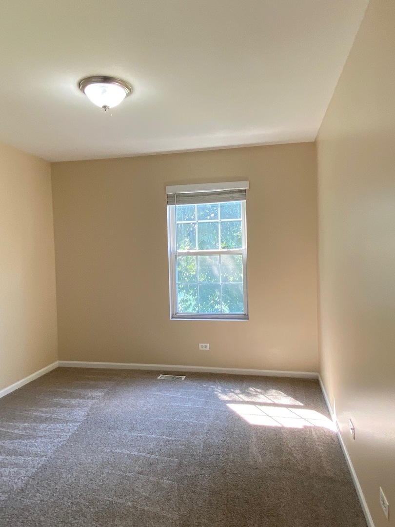 201 Springbrook Trail, Oswego, IL 60543