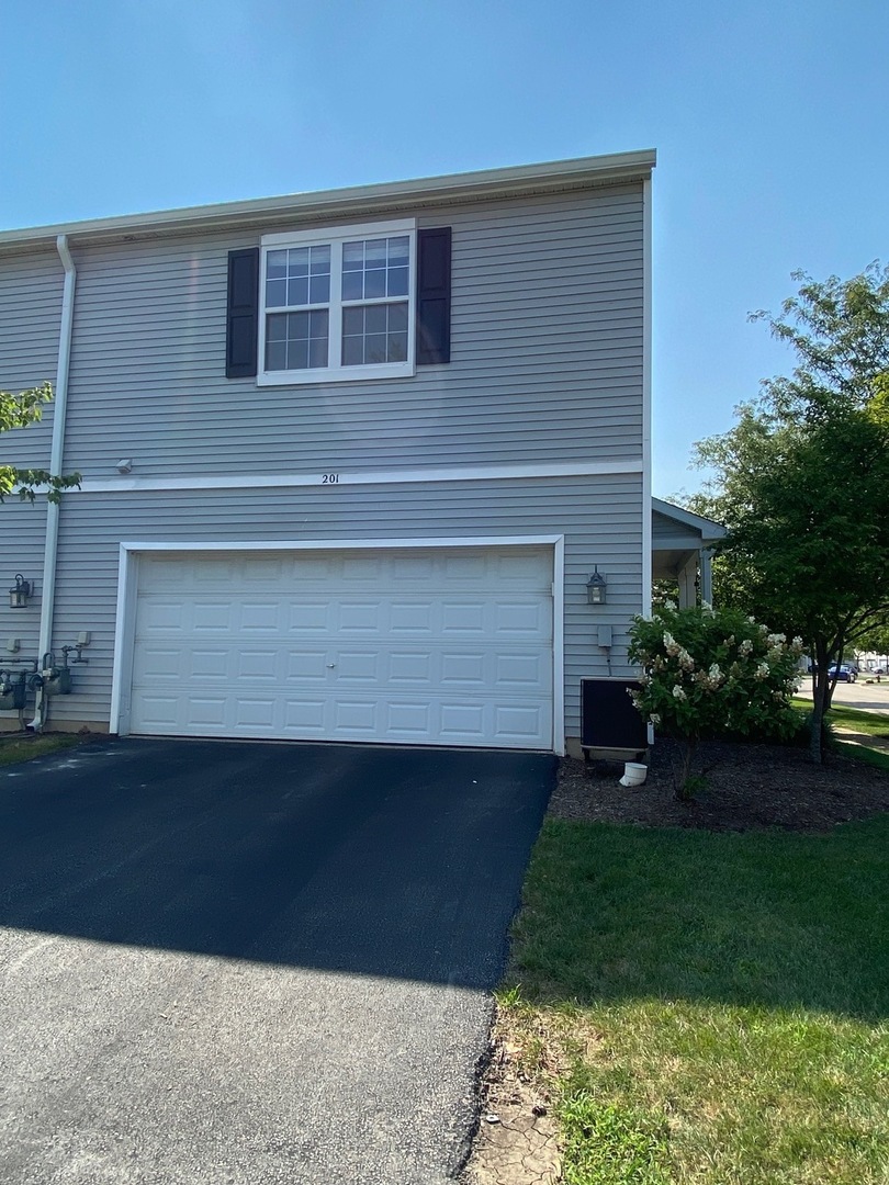 201 Springbrook Trail, Oswego, IL 60543