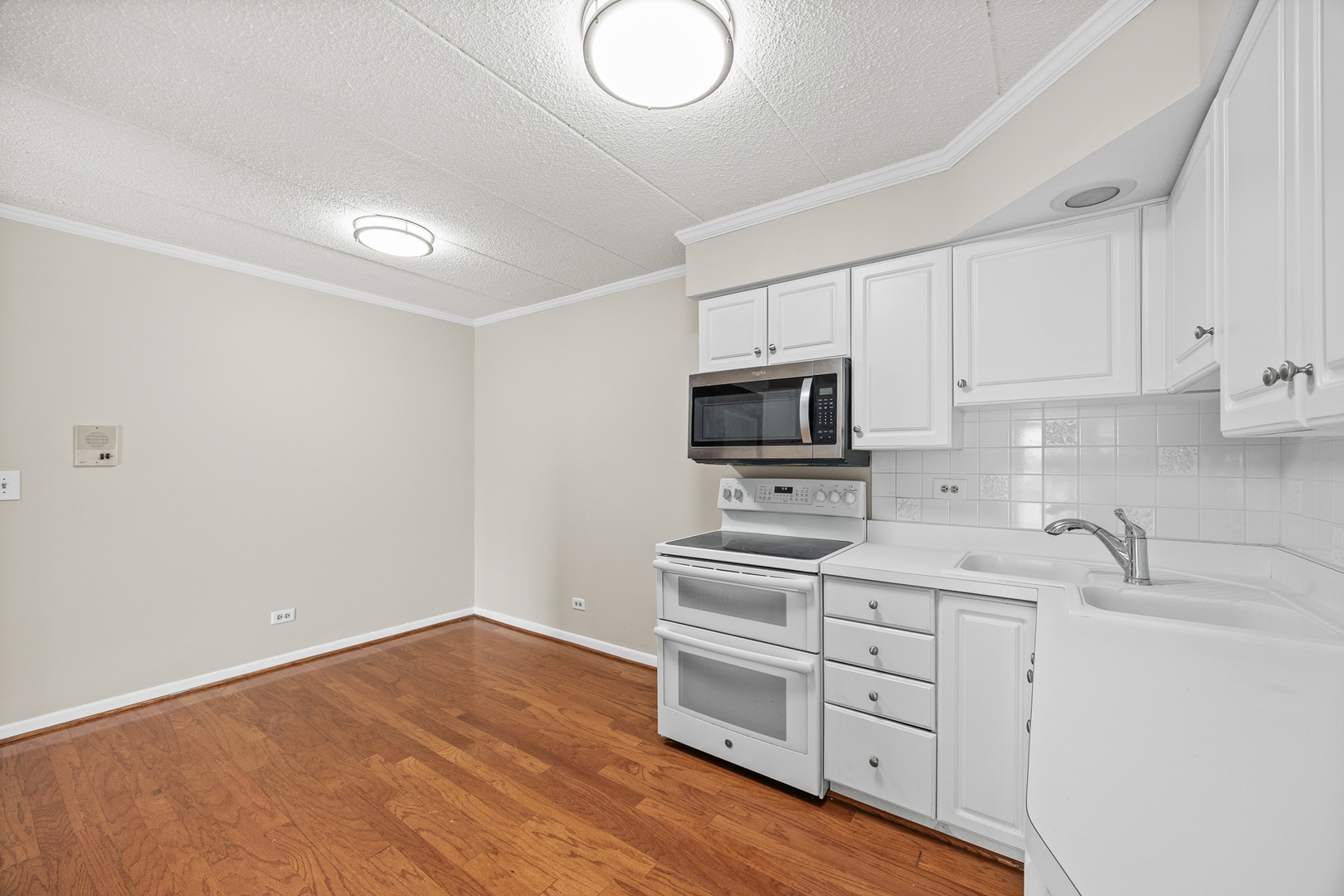 513 Timber Ridge Drive #308, Carol Stream, IL 60188