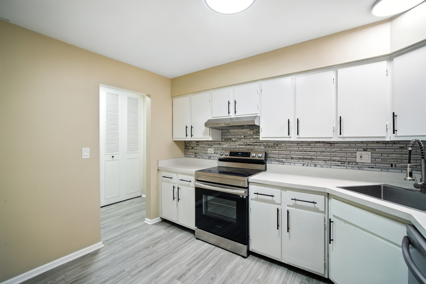 2600 Brookwood Way Drive #113A, Rolling Meadows, IL 60008
