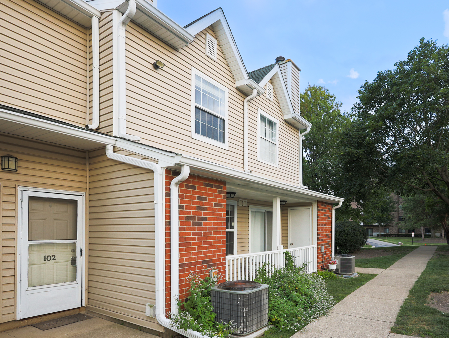 1285 WYNDHAM Lane #102, Palatine, IL 60074