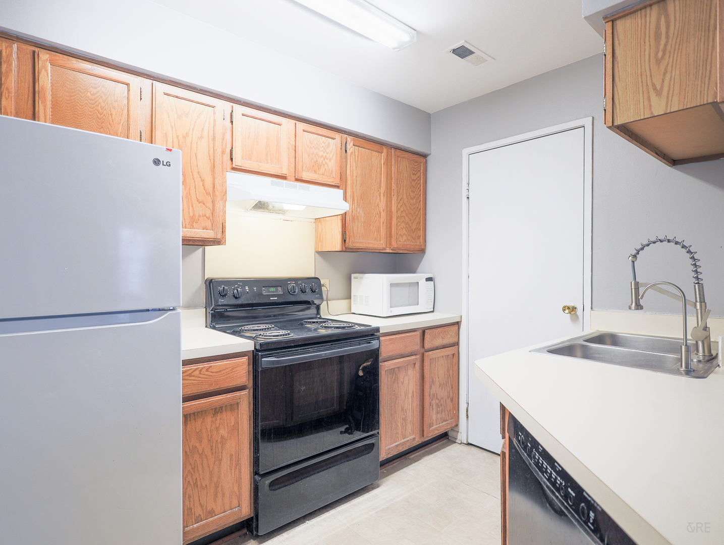 1285 WYNDHAM Lane #102, Palatine, IL 60074