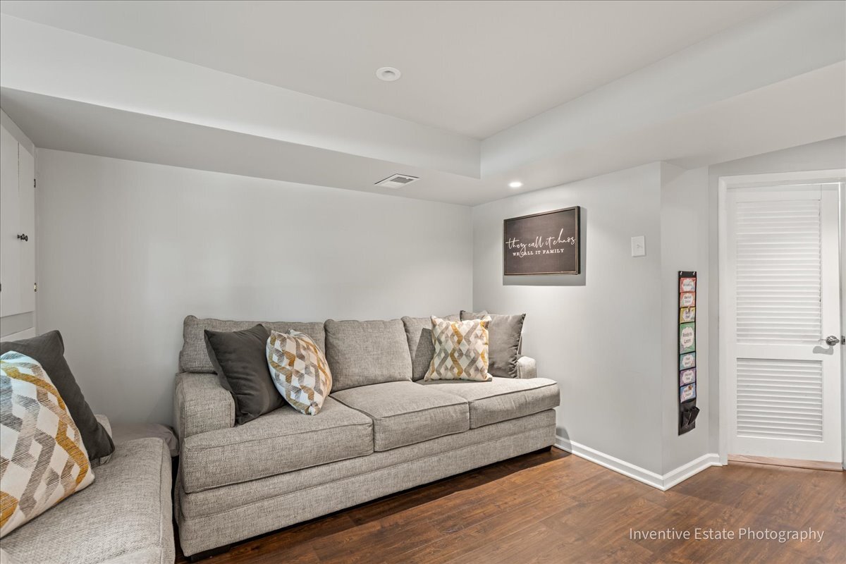 18530 Stedhall Road, Homewood, IL 60430