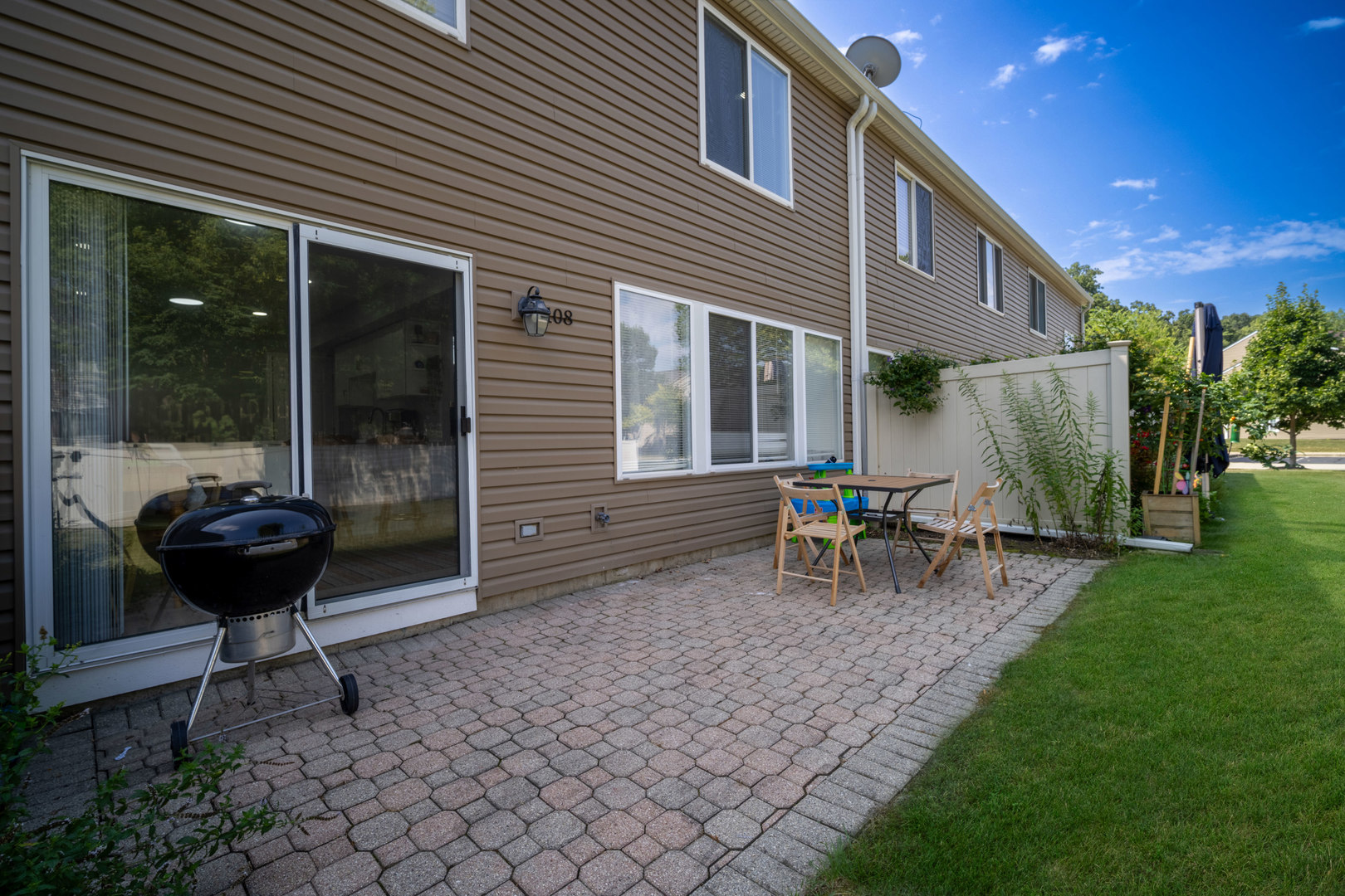 108 Cambridge Avenue, Streamwood, IL 60107