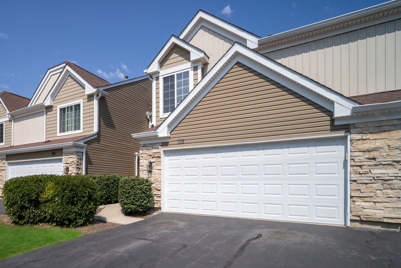 108 Cambridge Avenue, Streamwood, IL 60107