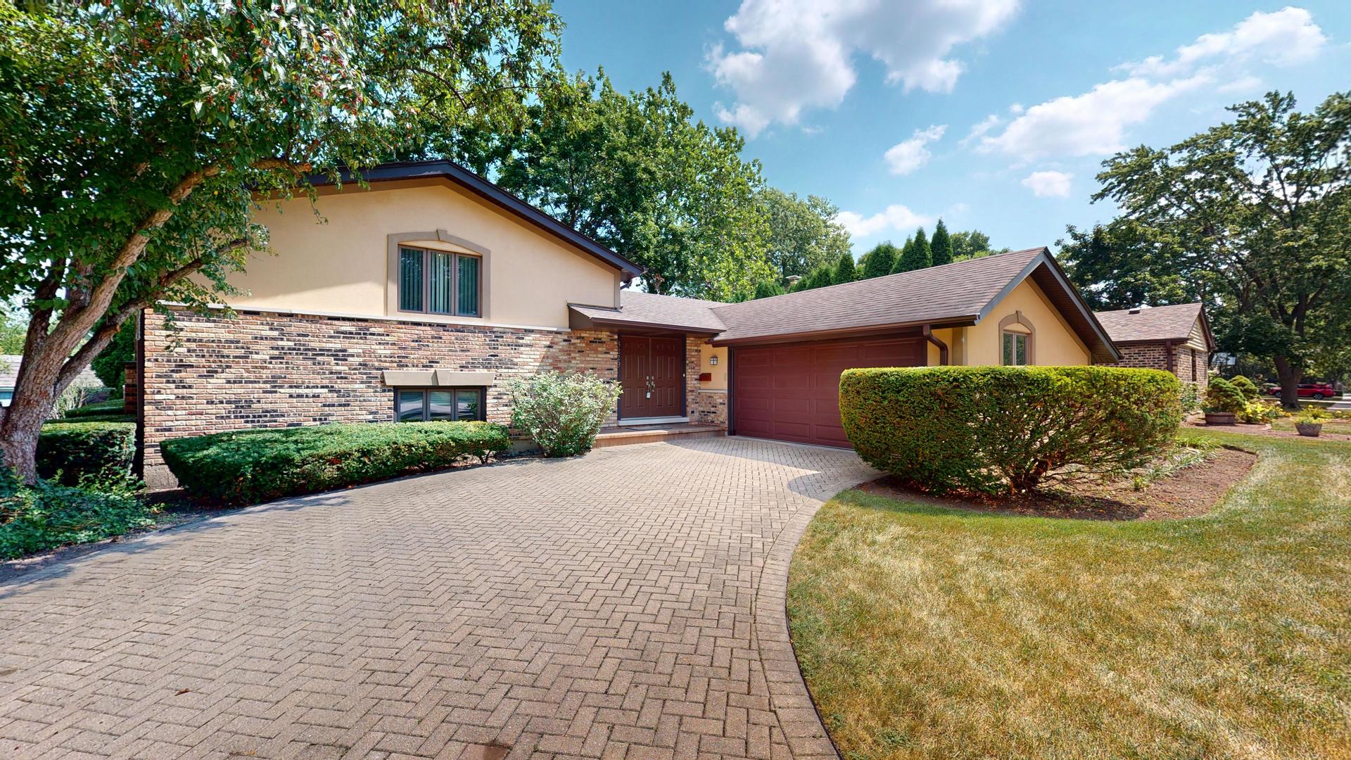 3229 N Volz Drive, Arlington Heights, IL 60004