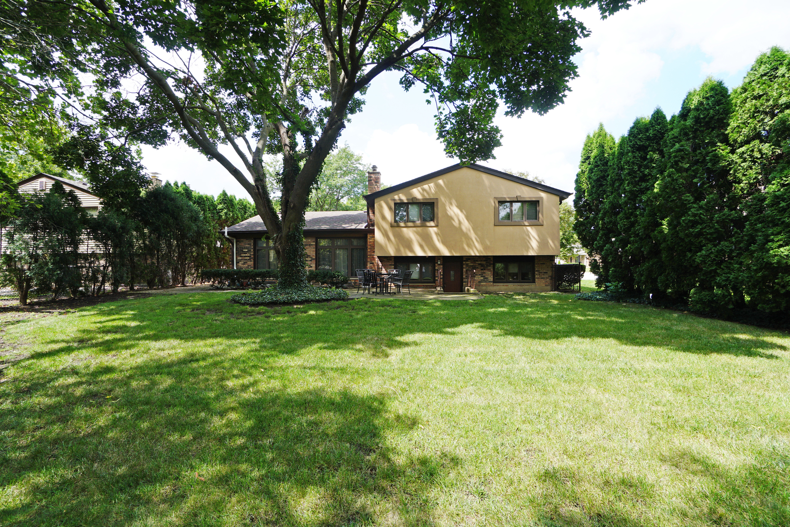 3229 N Volz Drive, Arlington Heights, IL 60004