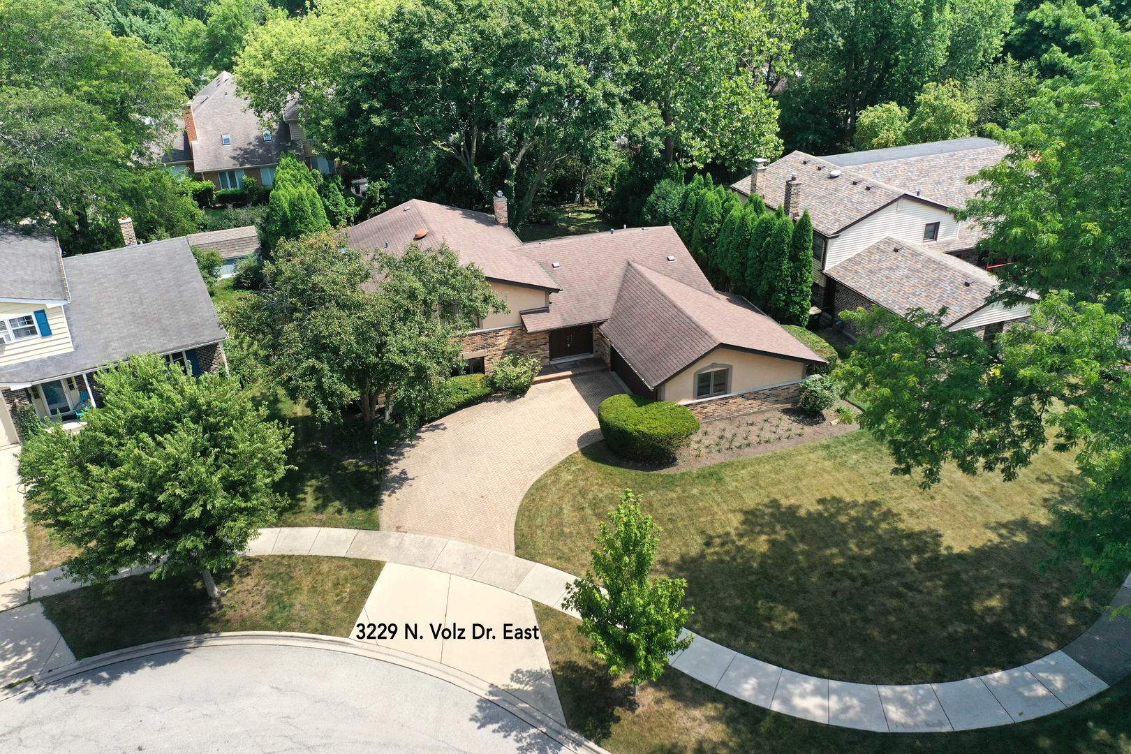 3229 N Volz Drive, Arlington Heights, IL 60004