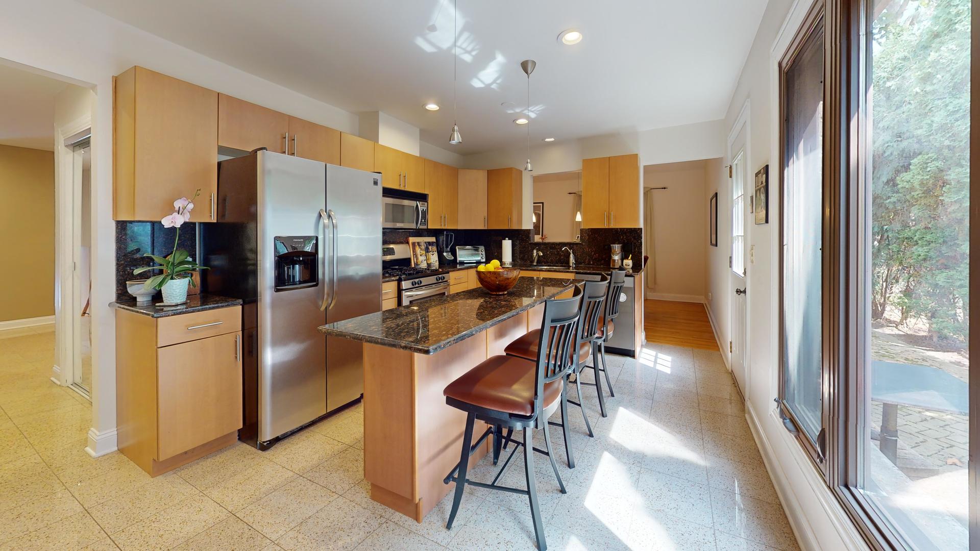 3229 N Volz Drive, Arlington Heights, IL 60004
