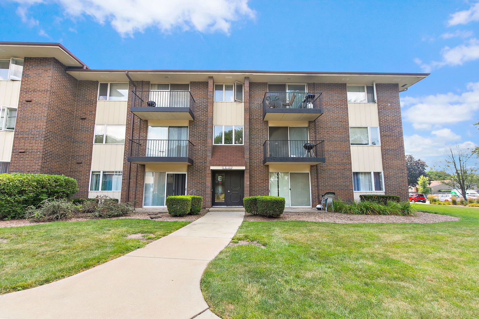 5s100 Pebblewood Lane #E6, Naperville, IL 60563