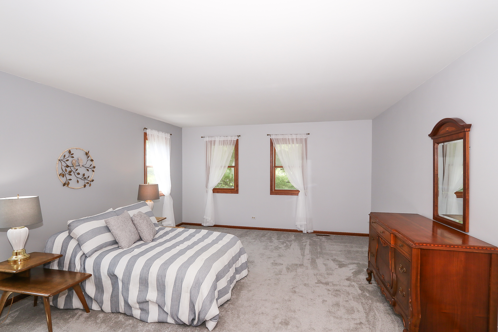 135 Richmond Court, Roselle, IL 60172