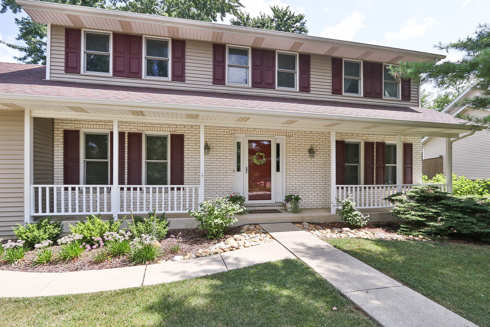 135 Richmond Court, Roselle, IL 60172