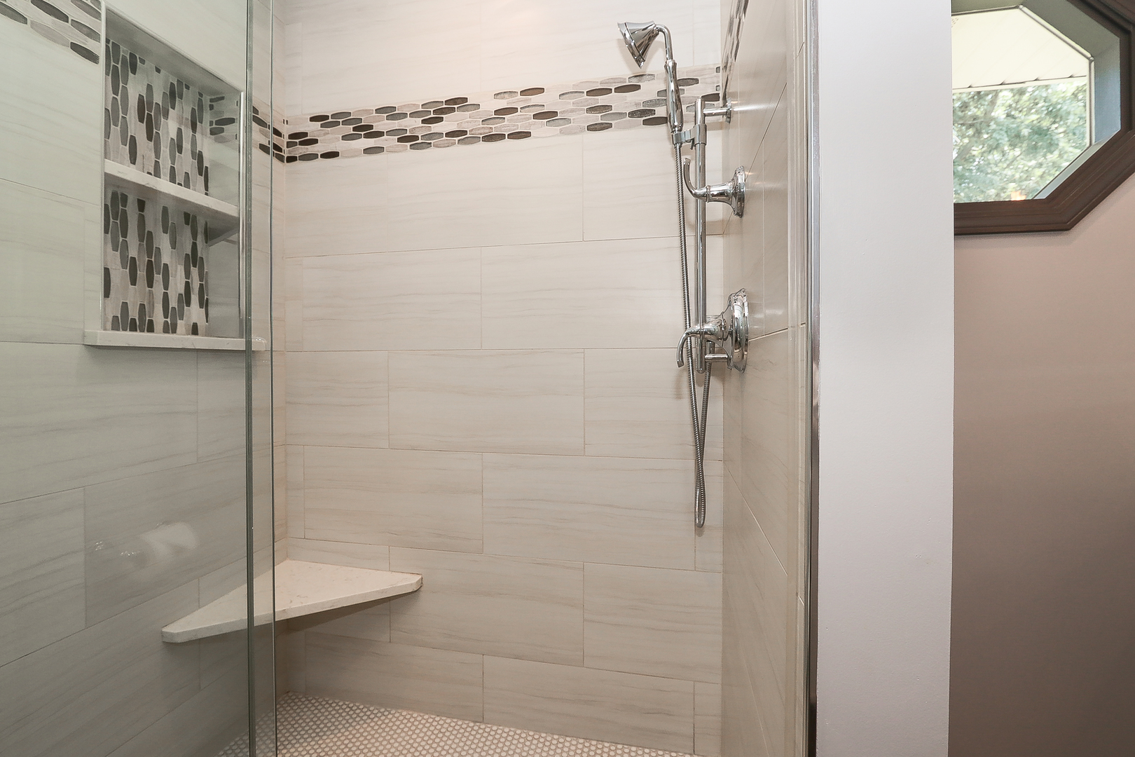 135 Richmond Court, Roselle, IL 60172
