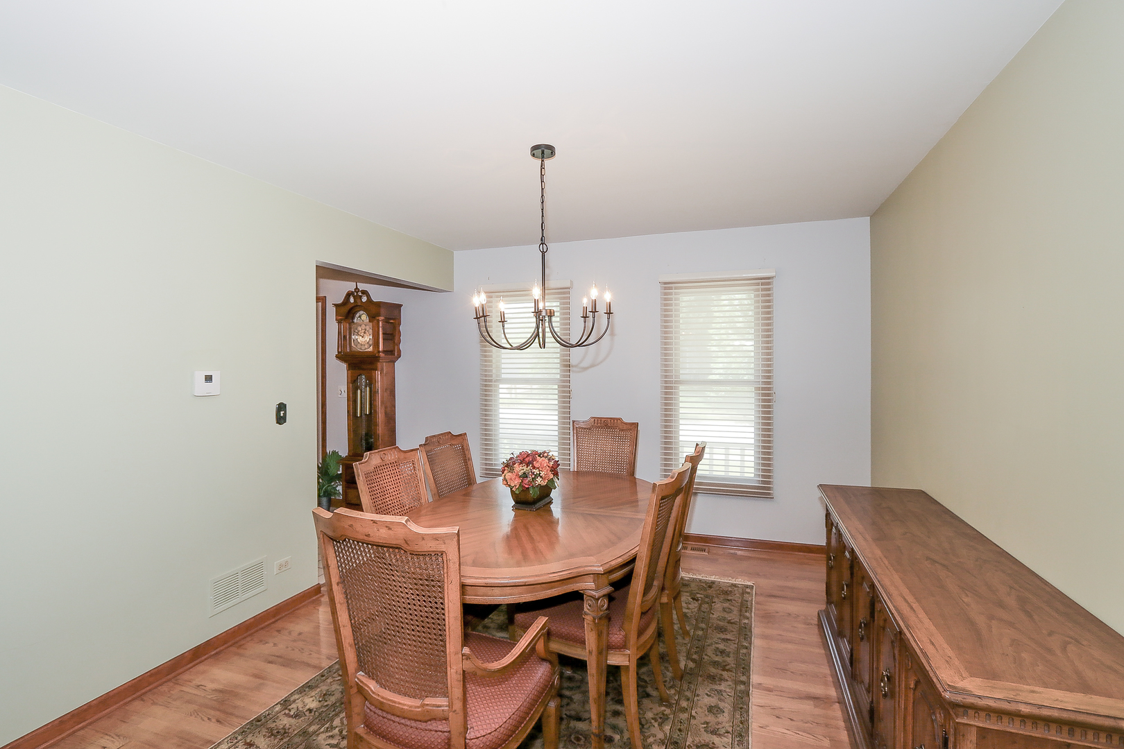 135 Richmond Court, Roselle, IL 60172