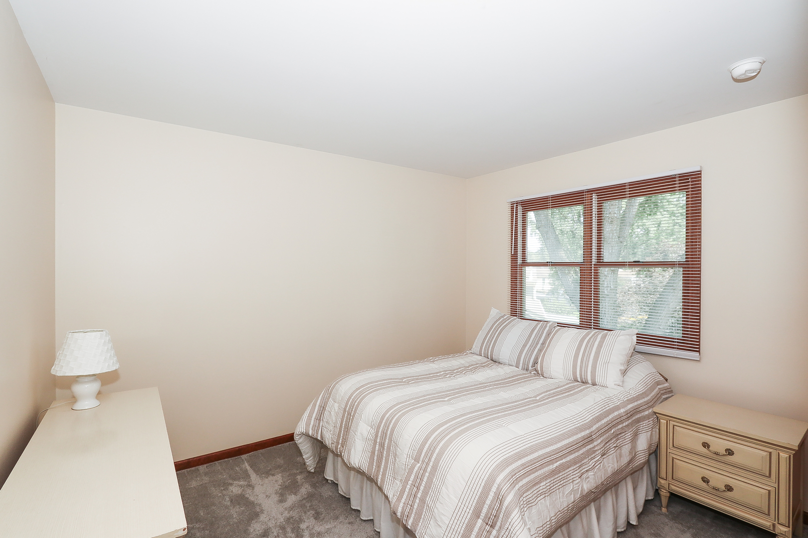 135 Richmond Court, Roselle, IL 60172