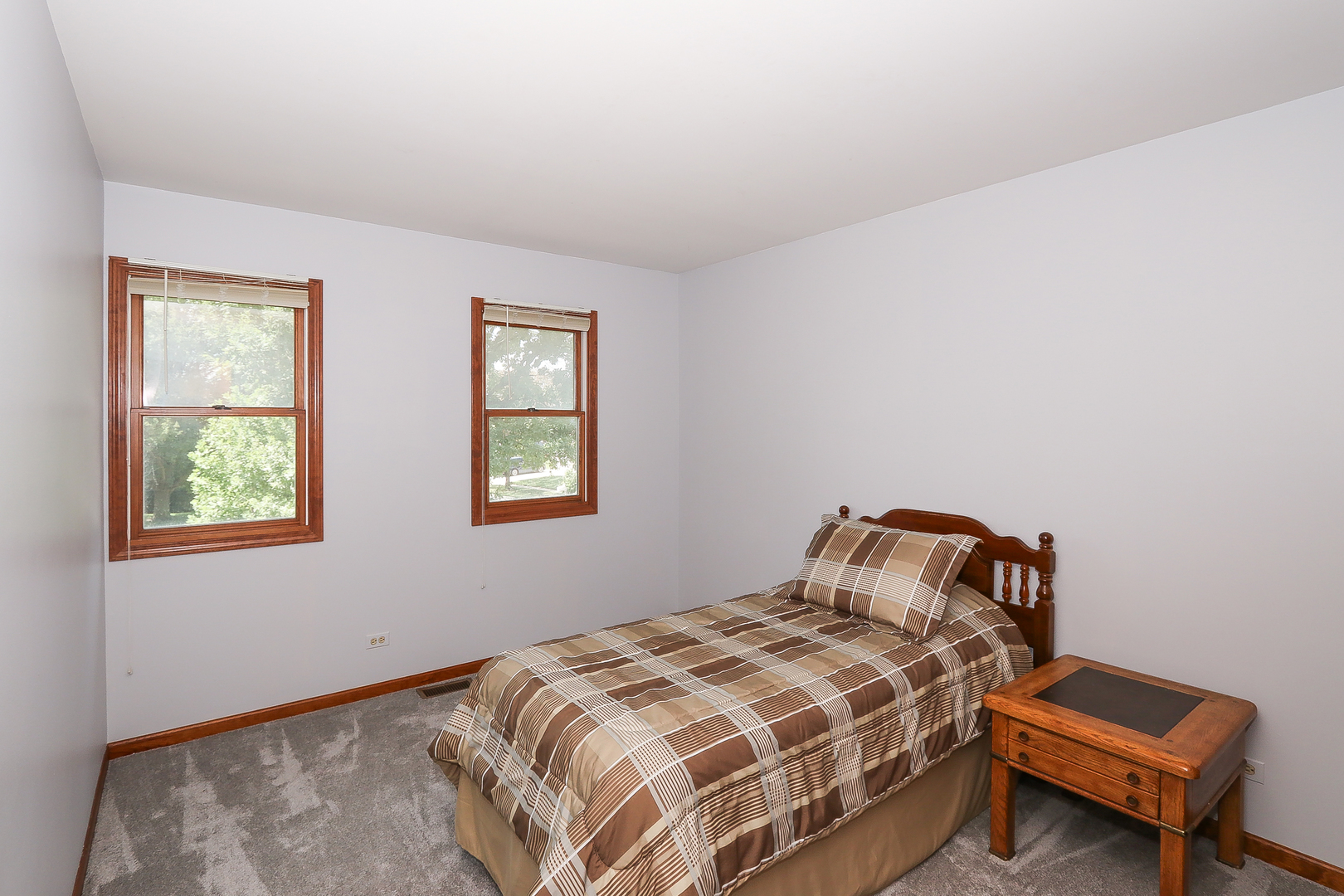 135 Richmond Court, Roselle, IL 60172