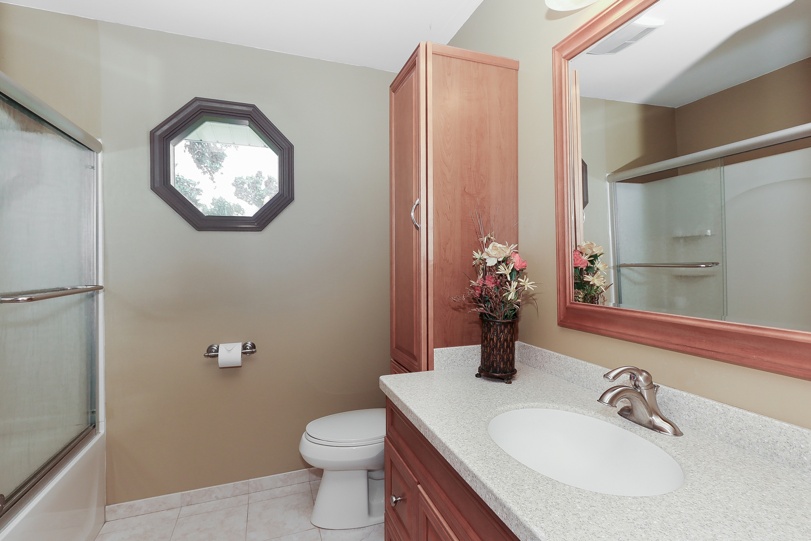 135 Richmond Court, Roselle, IL 60172