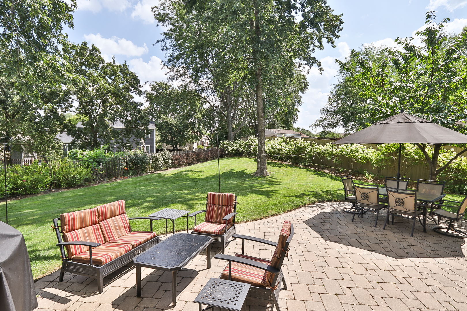 135 Richmond Court, Roselle, IL 60172
