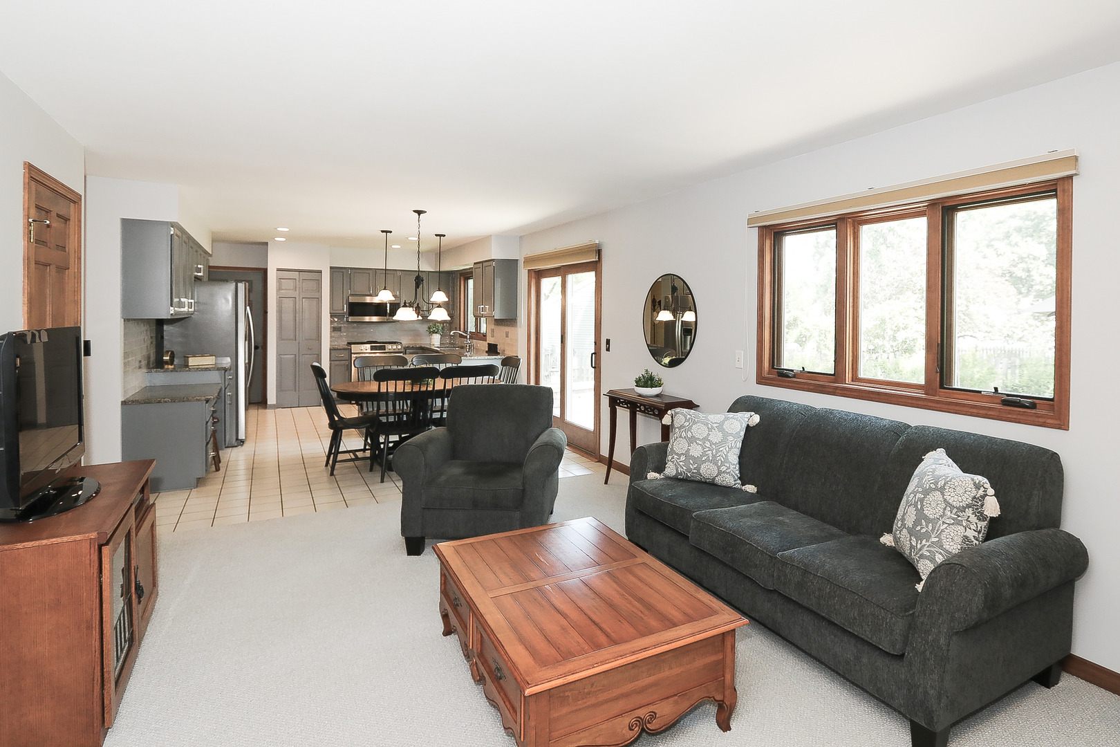 135 Richmond Court, Roselle, IL 60172