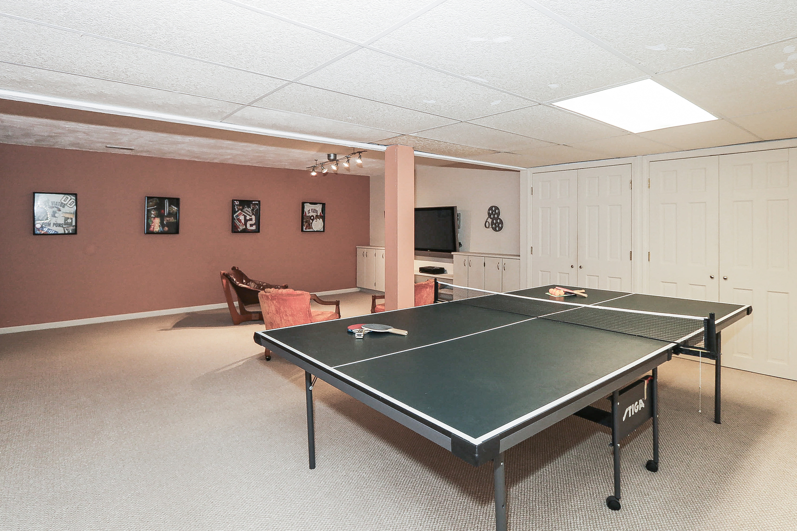135 Richmond Court, Roselle, IL 60172