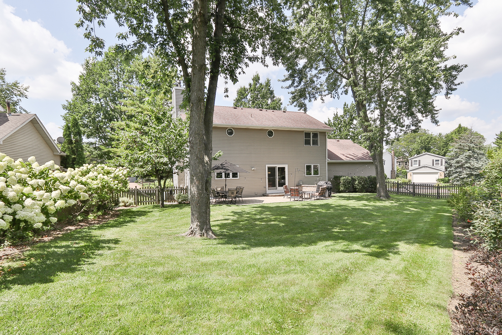 135 Richmond Court, Roselle, IL 60172