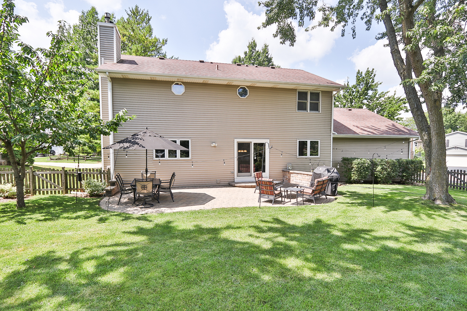 135 Richmond Court, Roselle, IL 60172