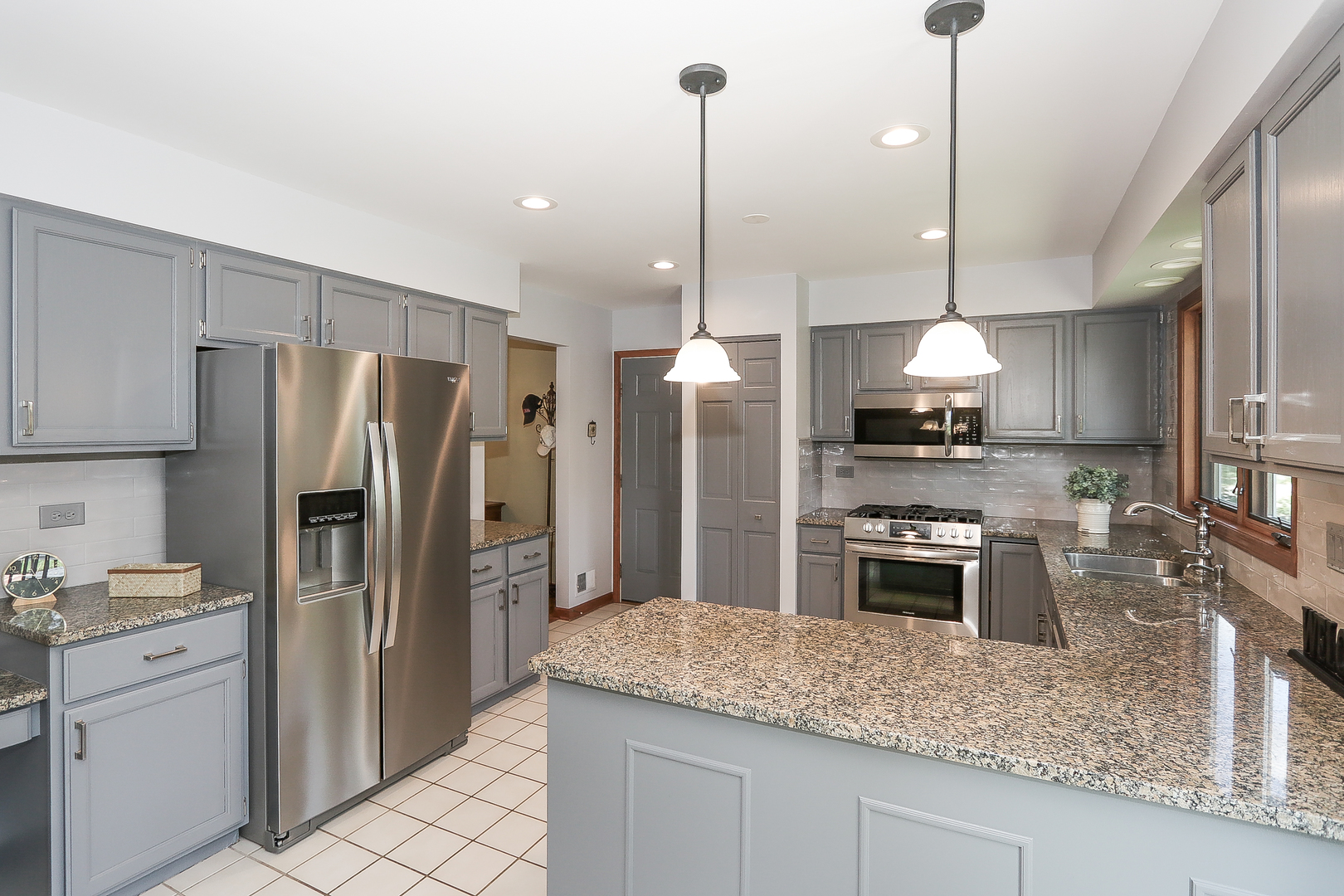 135 Richmond Court, Roselle, IL 60172