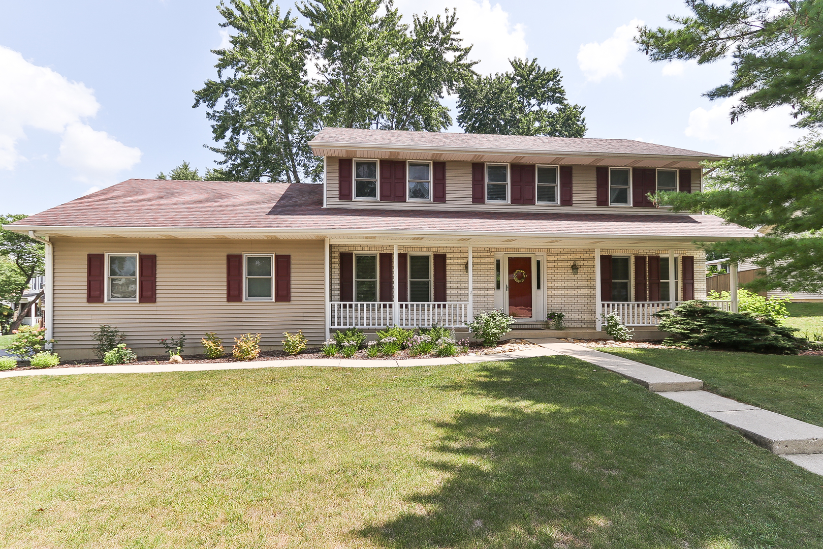 135 Richmond Court, Roselle, IL 60172