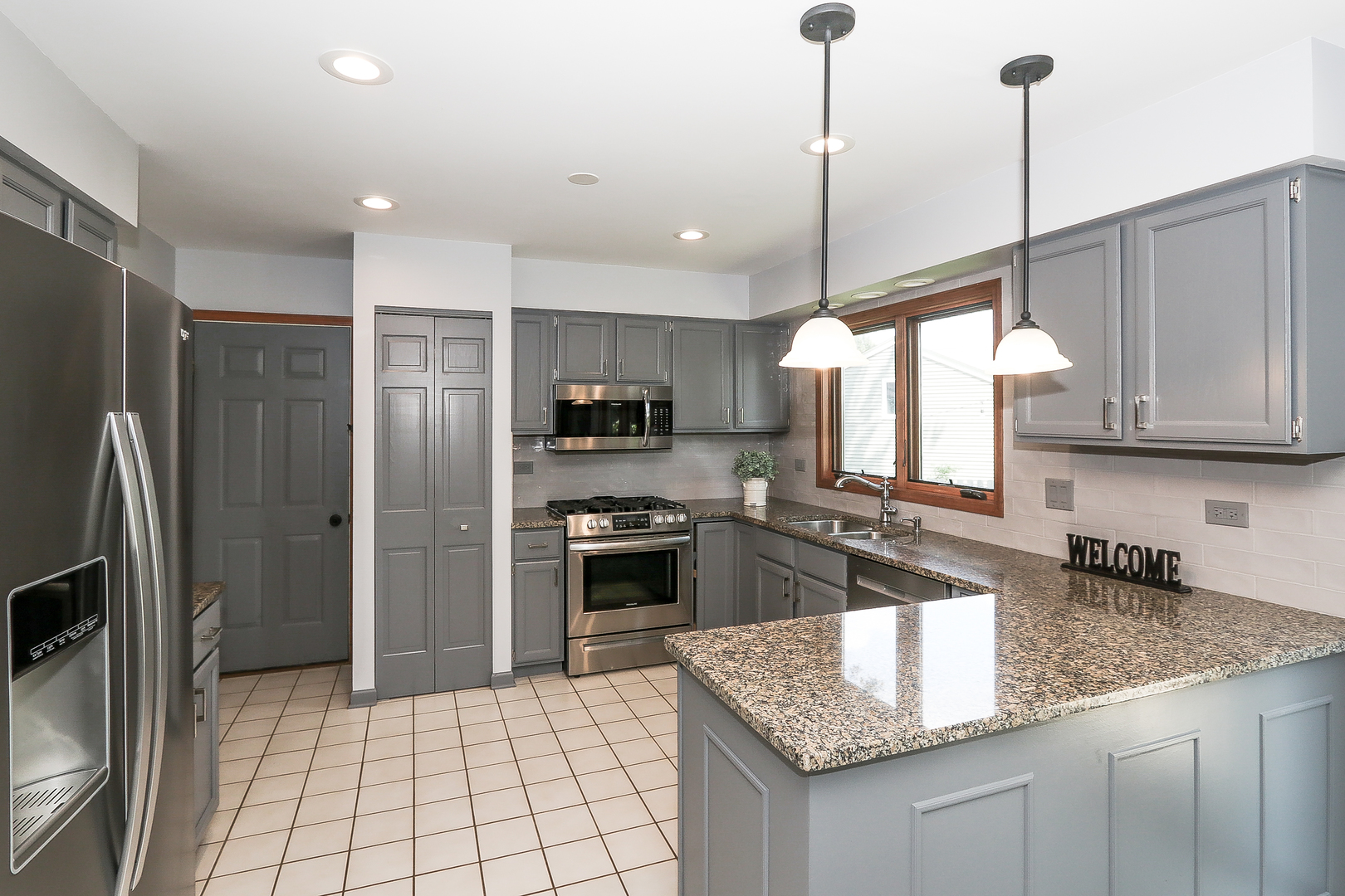 135 Richmond Court, Roselle, IL 60172