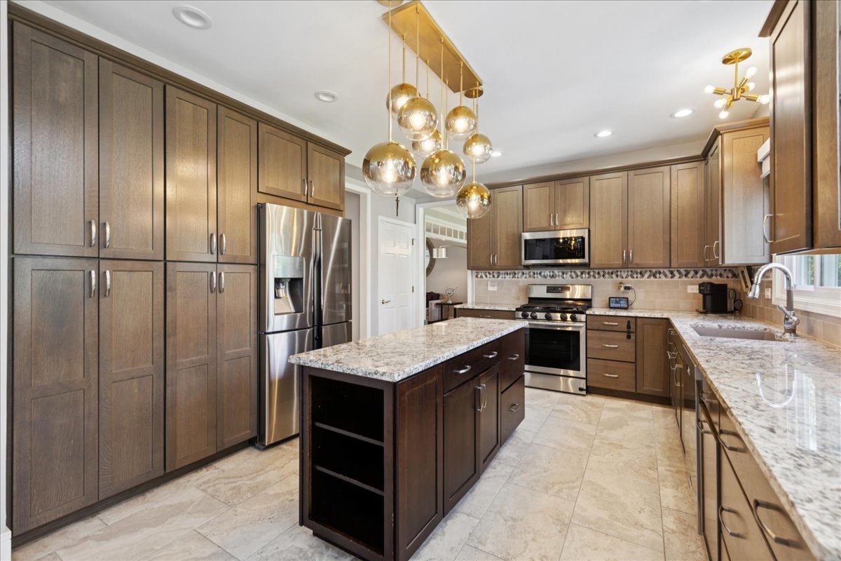 1411 Frenchmans Bend Drive, Naperville, IL 60564