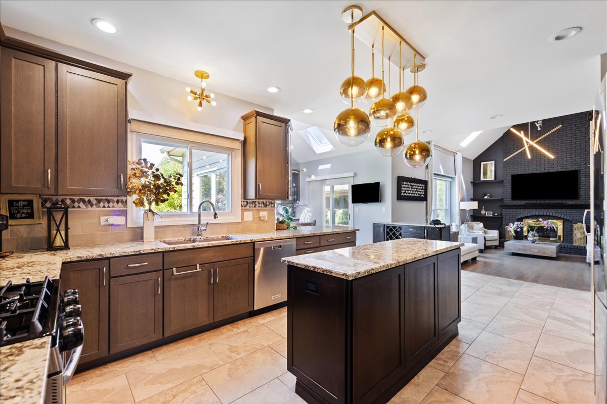1411 Frenchmans Bend Drive, Naperville, IL 60564
