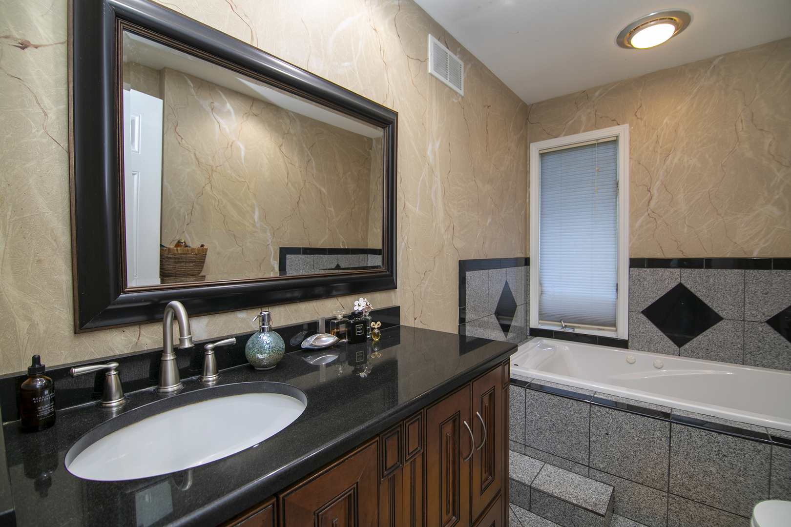 14456 S Oak Trail, Homer Glen, IL 60491