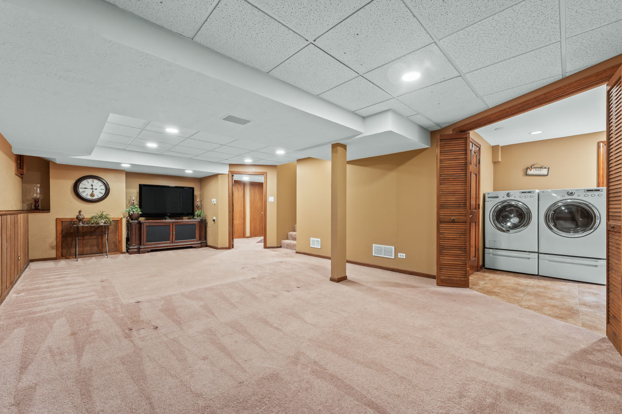382 Newberry Drive, Elk Grove Village, IL 60007