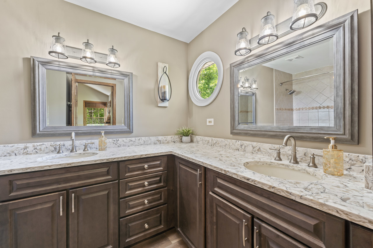 382 Newberry Drive, Elk Grove Village, IL 60007