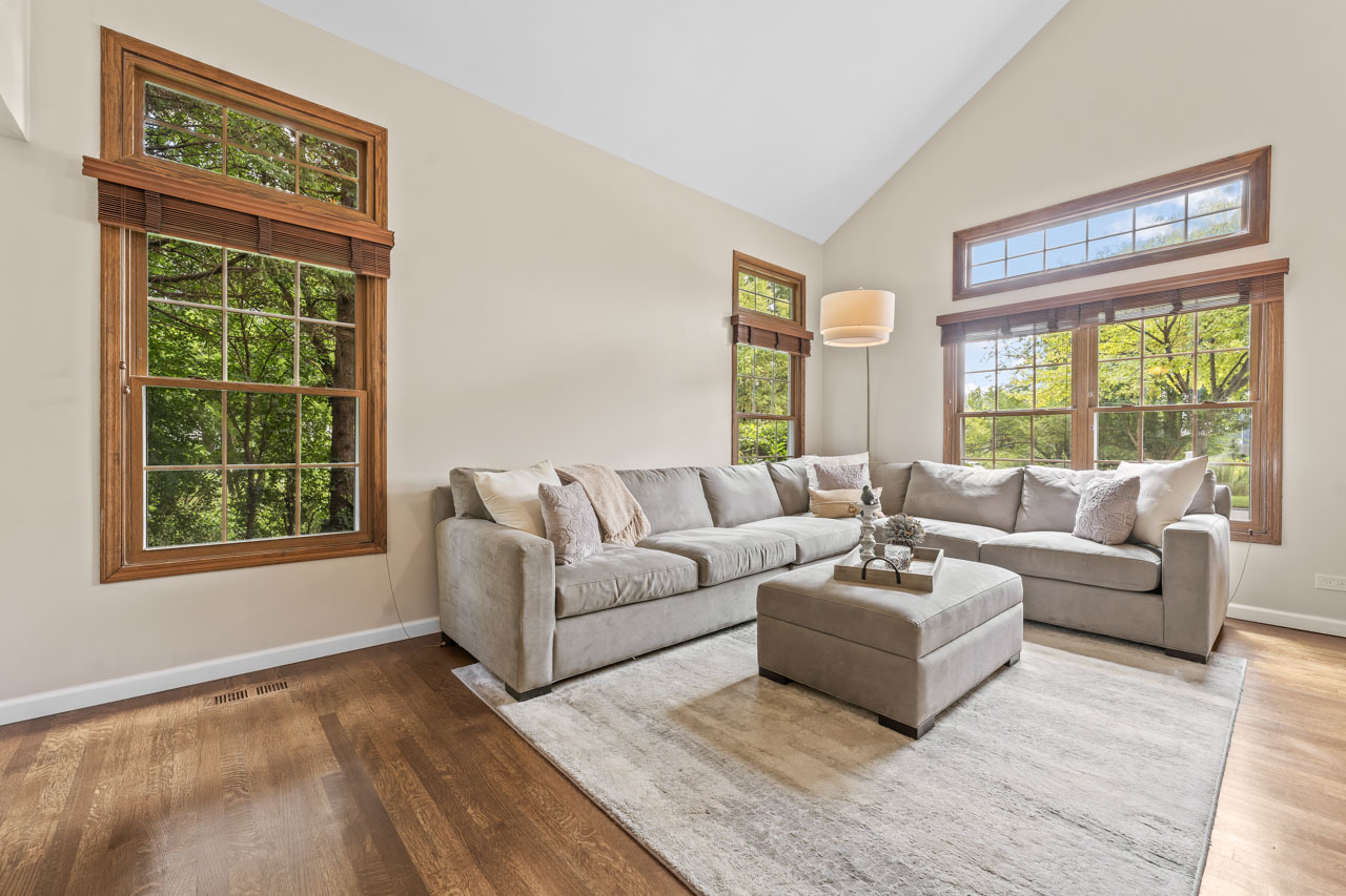382 Newberry Drive, Elk Grove Village, IL 60007
