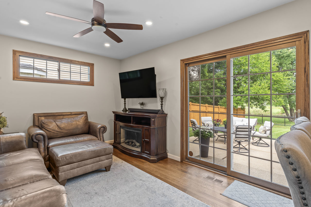 382 Newberry Drive, Elk Grove Village, IL 60007